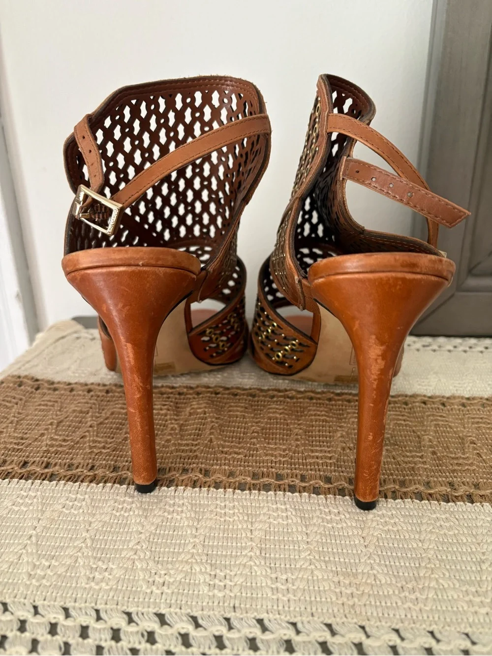 Vince Camuto Kortina Cognac Leather Cutout Studded Heels Size 10M